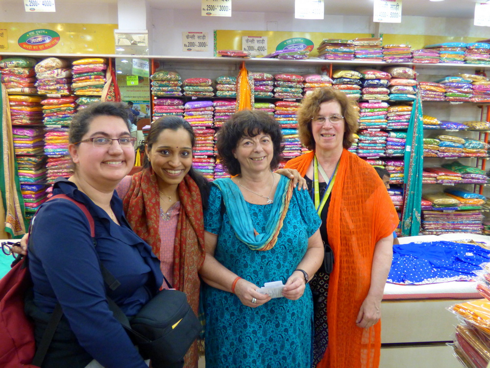 lves de Kavita Garg en plein shopping  Varanasi