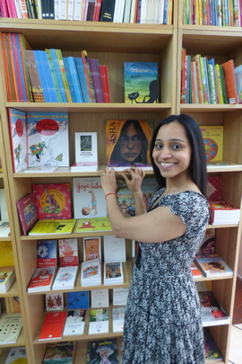 Kavita Garg dans son espace librairie